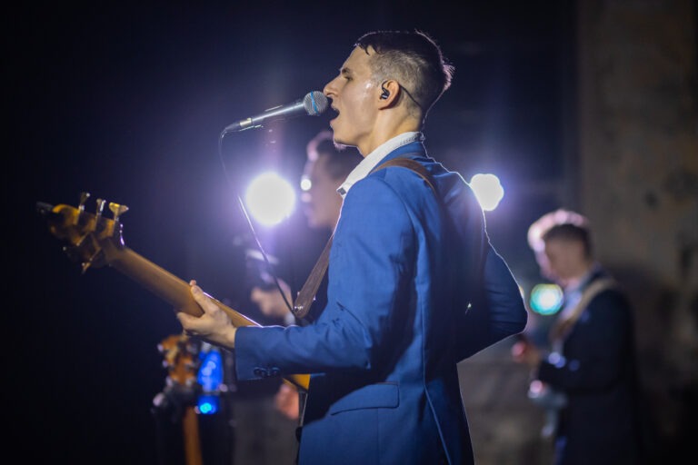 Oskar Ilves laulab live bändis Kassett, peobänd, bänd, kassettbänd, kassettband, tantsubänd, firma, ettevõte, pulm, sünnipäev