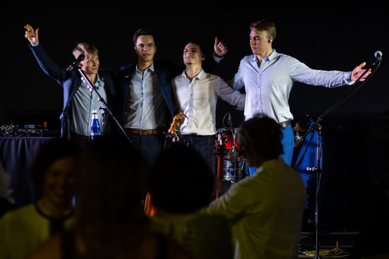 Kassett Pauligi ettevõtte peol esinemas, live muusika, peobänd, bänd, kassettbänd, kassettband, tantsubänd, firma, ettevõte, pulm, sünnipäev, pulmabänd, peobänd, kassettbänd, kassettband, tantsubänd, firma, ettevõte, pulm, sünnipäev, kassettband.ee