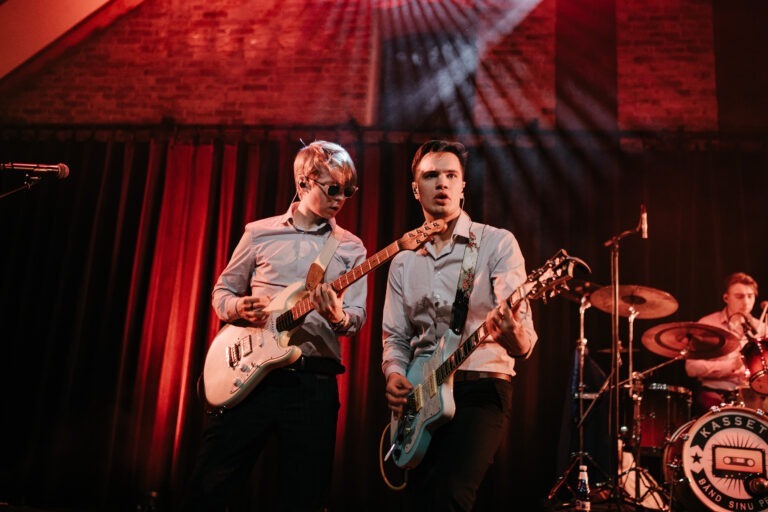 Fotograaf Silver Tõnisson Pärimusmuusika Ait Viljandi bänd ettevõtte pidu