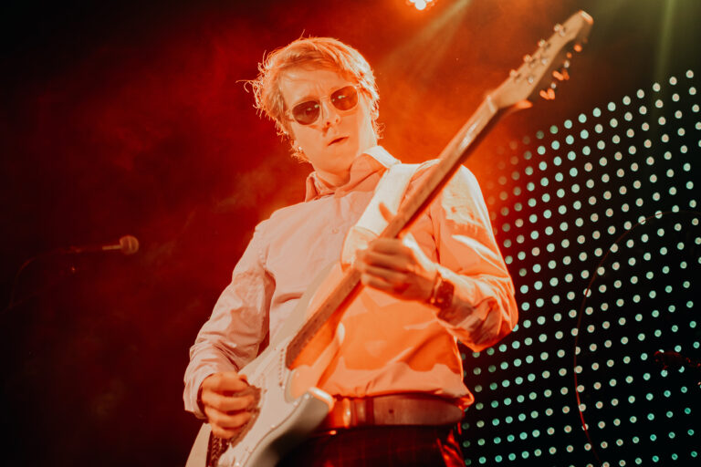 Alexela Loomelava kontsert, pildi autor Aleksandra Kiidjärv, Hugo Kähri elektrikitarril